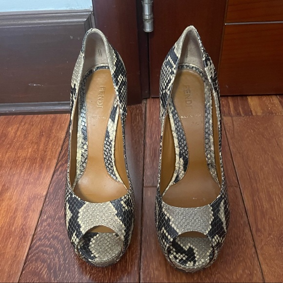 Fendi women heels - Picture 3 of 14